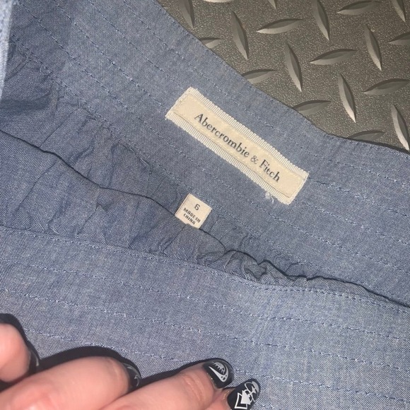 Abercrombie and Fitch blue button skirt - Picture 3 of 4